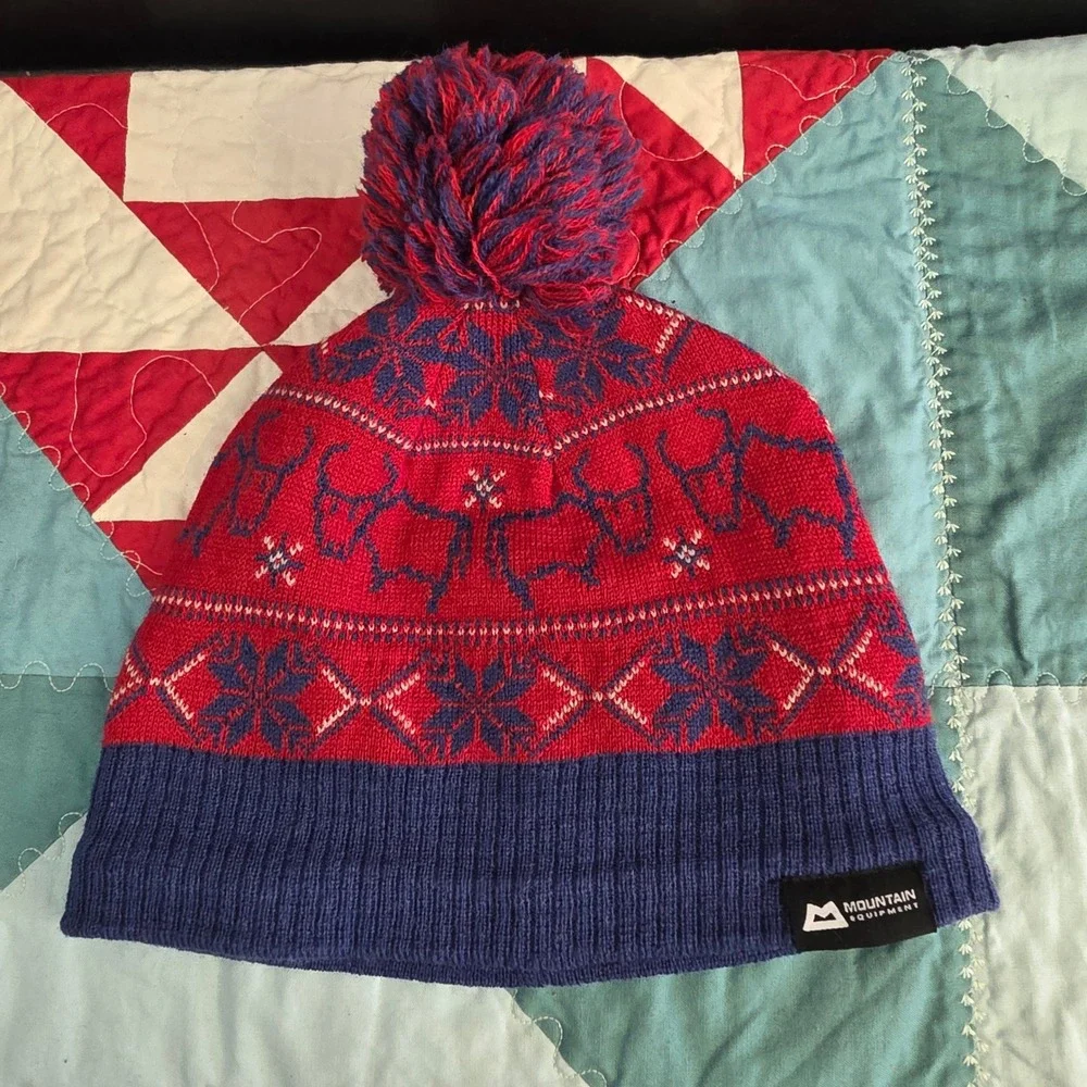 Mountain Equipment‎ York Beanie Big Kids Red Blue Fair Isle Reindeer Wool Blend